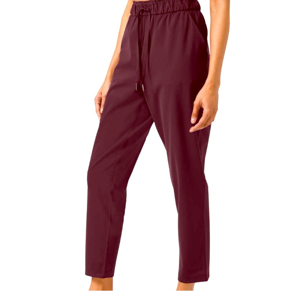NEW Lululemon Keep Moving Pant 7/8 High-Rise Size 2
Color Cassis (burgundy)